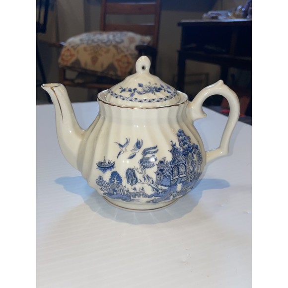 Robinson Design Group Blue Willow Swirl Vintage Japanese Teapot 1989 A1 - Picture 1 of 3